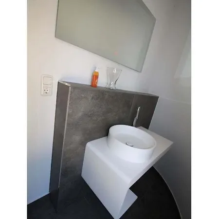 Breakwater Comfortable بيت للعطل